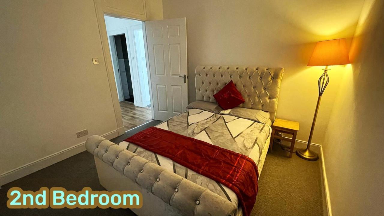 2 Bedrooms Entire Apartment Self Check In Kelty ภายนอก รูปภาพ