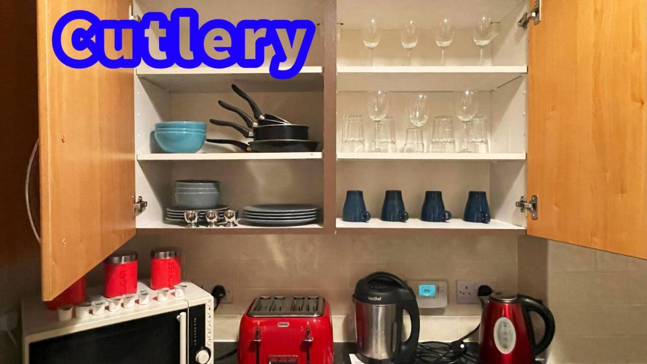 2 Bedrooms Entire Apartment Self Check In Kelty ภายนอก รูปภาพ