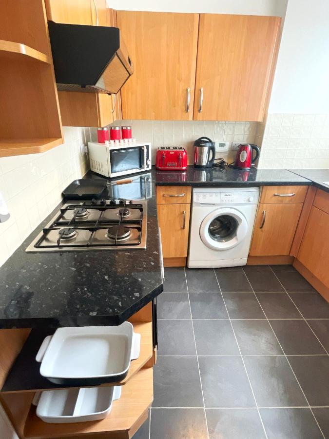 2 Bedrooms Entire Apartment Self Check In Kelty ภายนอก รูปภาพ