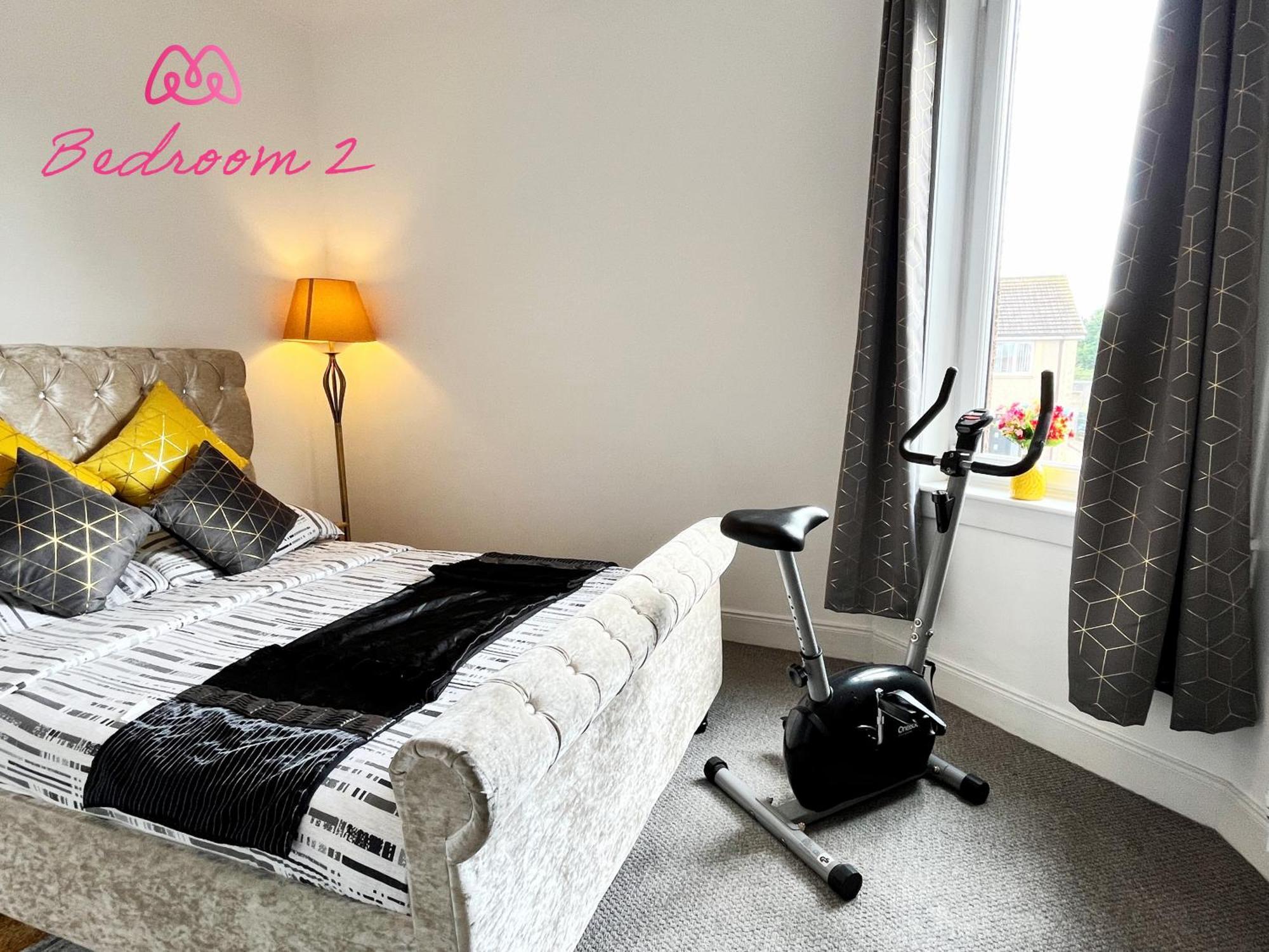 2 Bedrooms Entire Apartment Self Check In Kelty ภายนอก รูปภาพ
