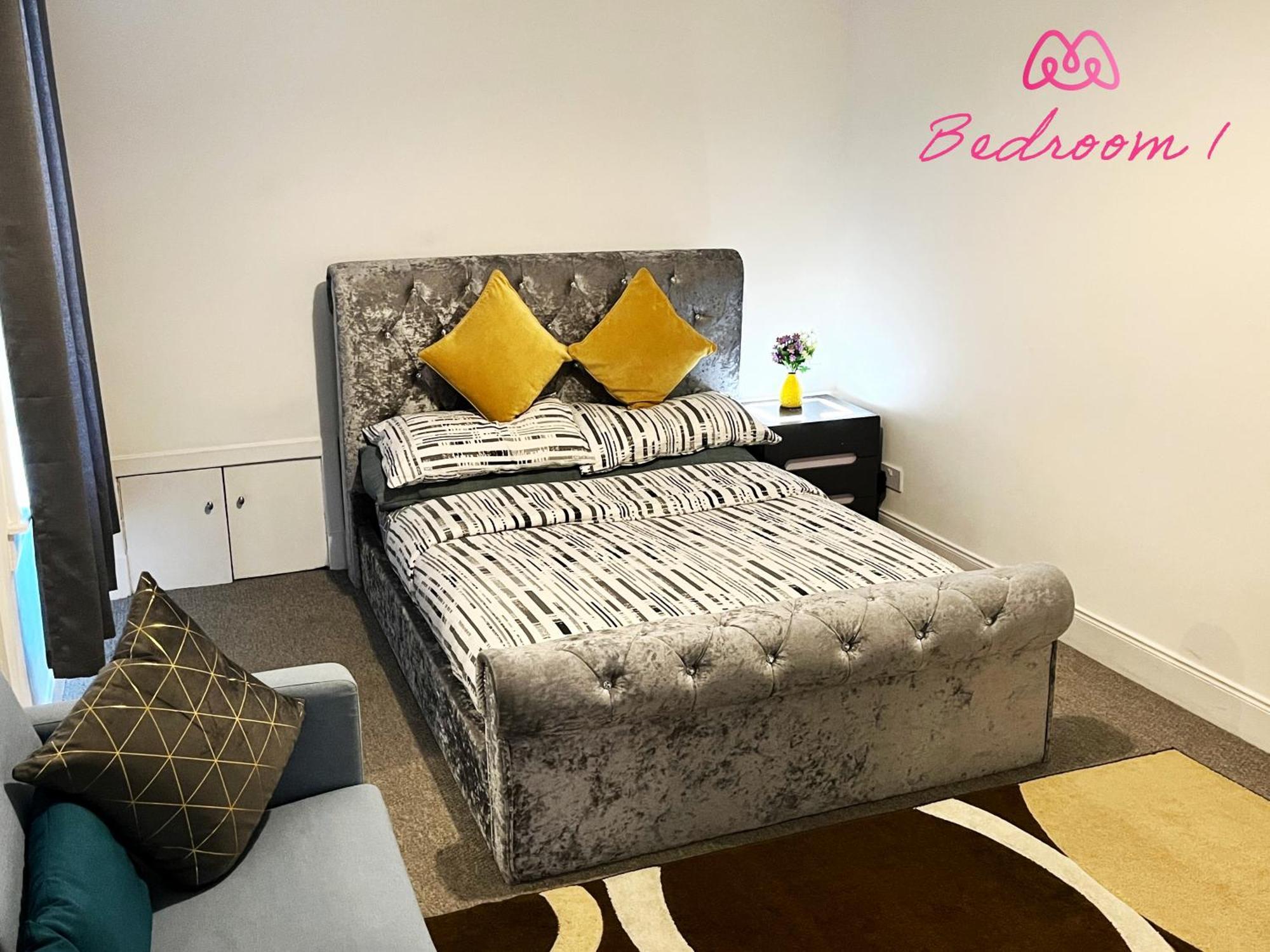 2 Bedrooms Entire Apartment Self Check In Kelty ภายนอก รูปภาพ