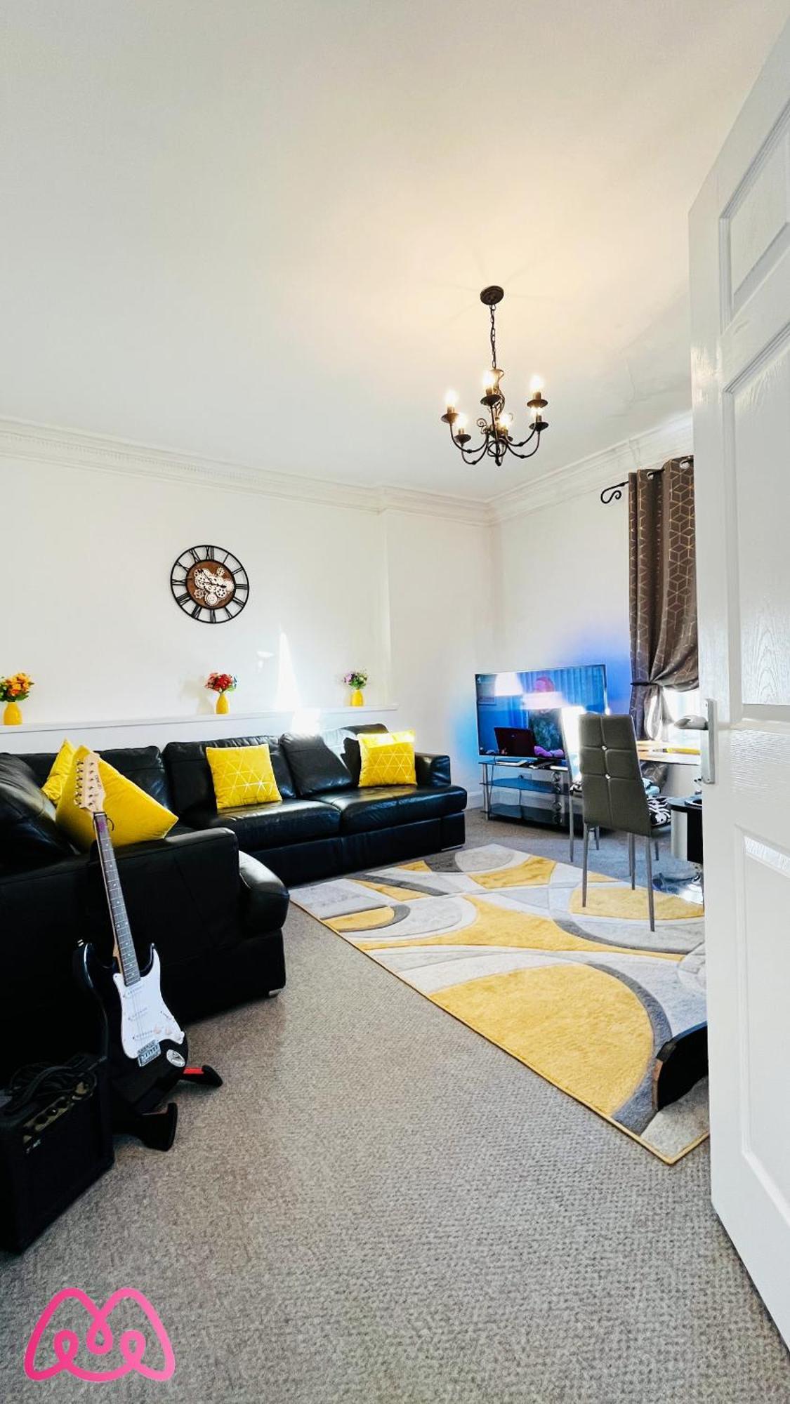 2 Bedrooms Entire Apartment Self Check In Kelty ภายนอก รูปภาพ